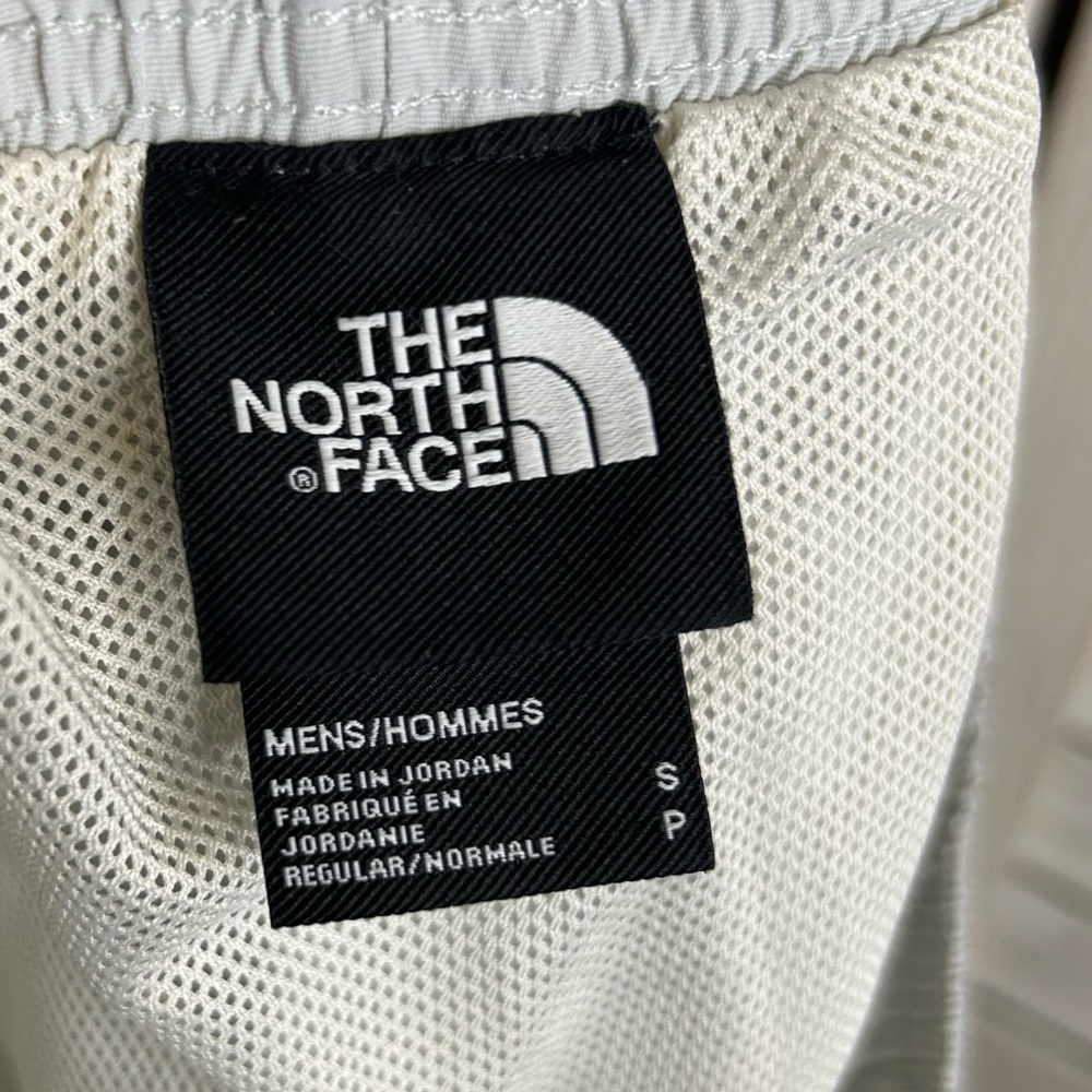 The North Face Men’s Outdoor Cargo Off White Shorts with Belt - Picture 11 of 12
